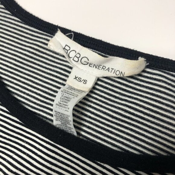 BCBGENERATION Y2K Style Black White Mirco Striped Long Sleeved Stretchy Crop Top - Picture 3 of 13